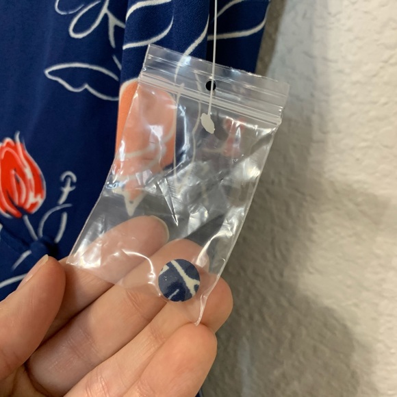 MODCLOTH V-Neck Floral Toe Waist Blouse - Picture 6 of 6